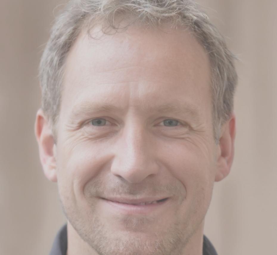 Portrait de Marc Durand, formateur expert en crédit bancaire